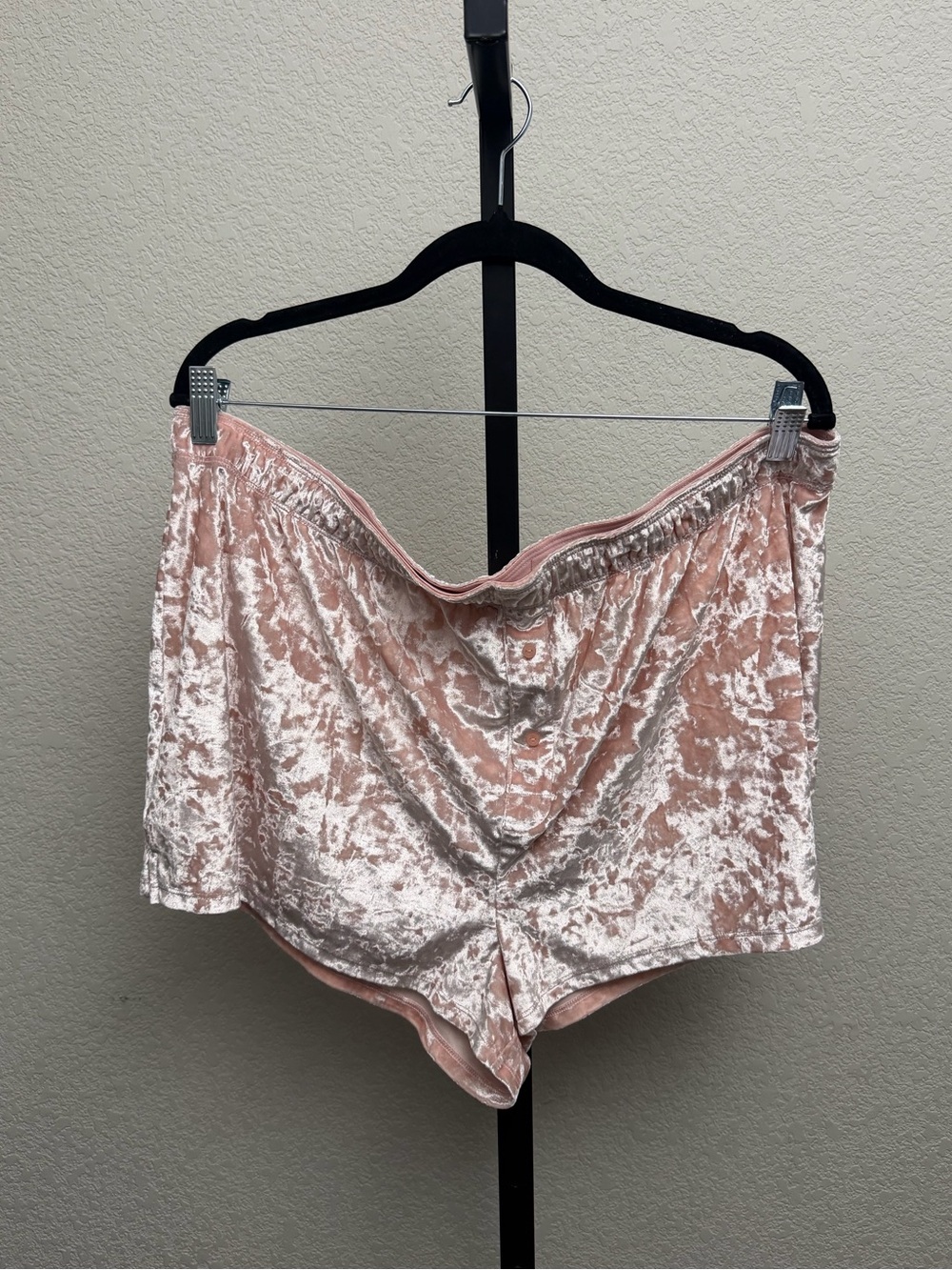 Victoria's Secret Plus Blush Crushed Velvet Lounge Shorts